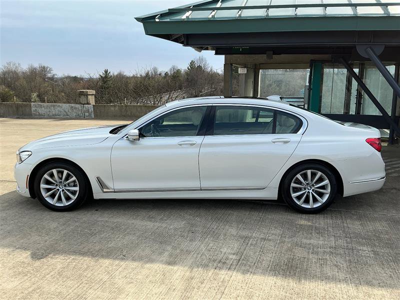 Used 2017 BMW 740i xDrive image 3