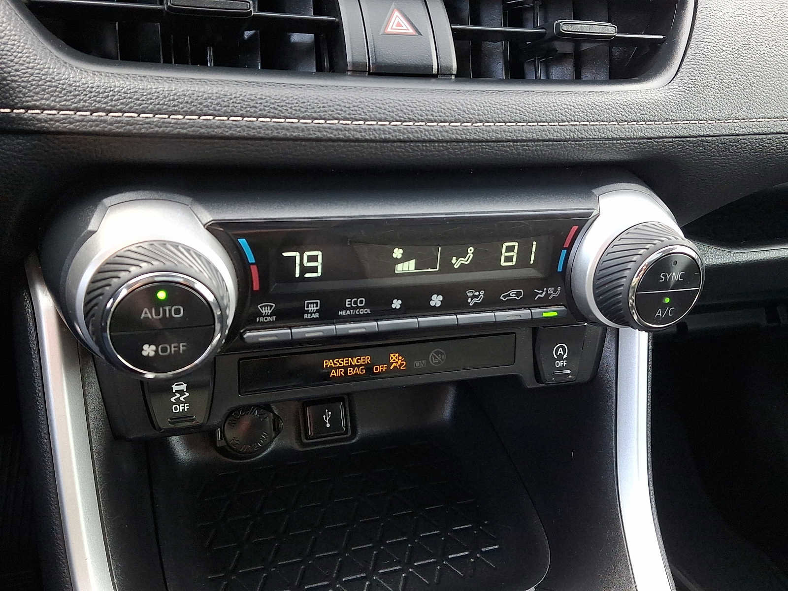 Used 2021 Toyota RAV4 XLE w/ Convenience Package image 18