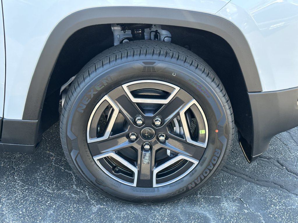 New 2026 Jeep Cherokee Laredo AWD/4WD image 14