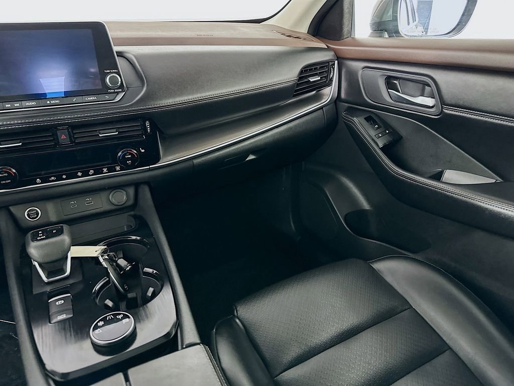 Certified 2023 Nissan Rogue SV w/ SV Premium Package image 33