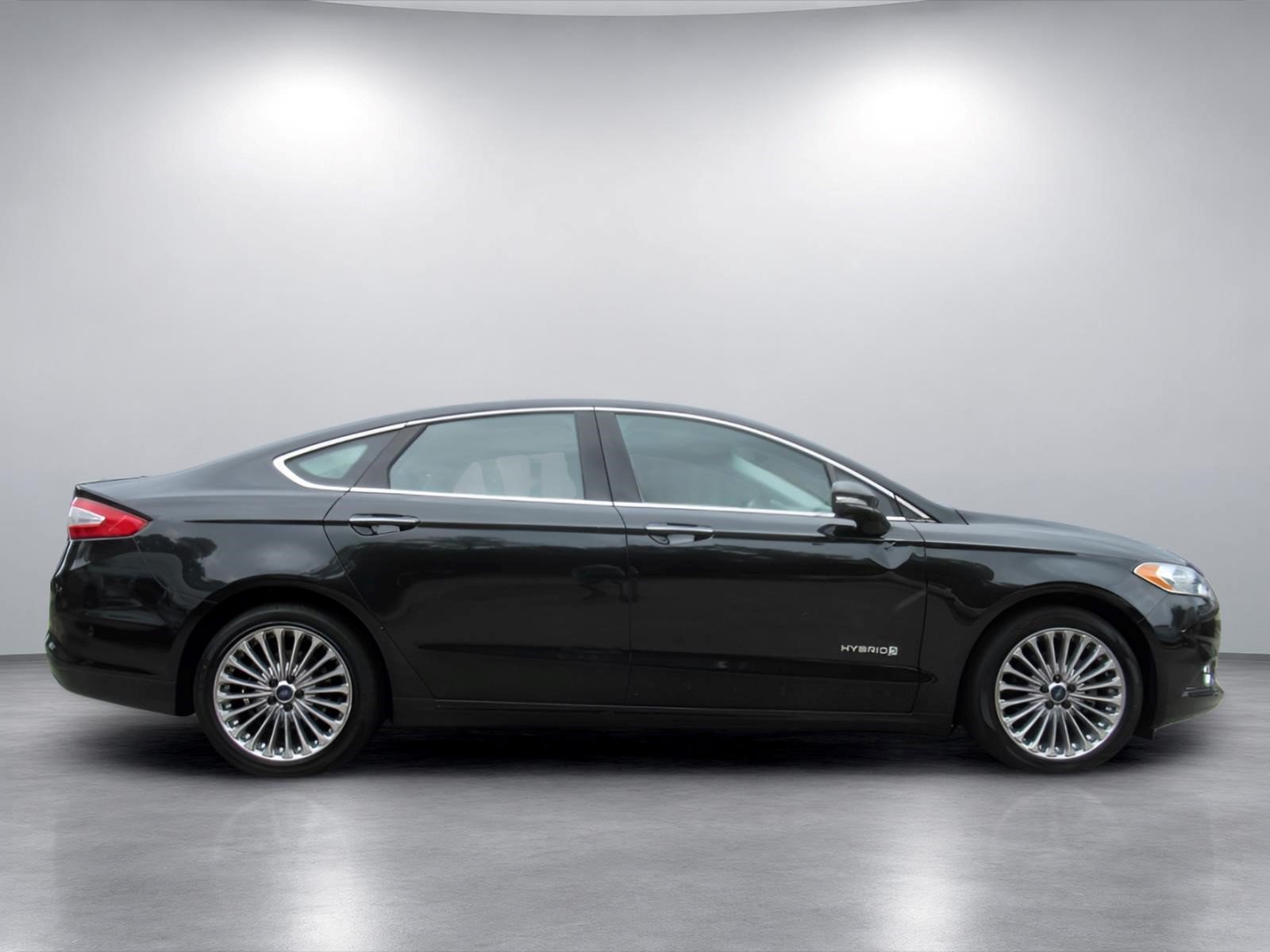 Used 2013 Ford Fusion Titanium w/ Titanium Driver Assist Pkg FWD image 2