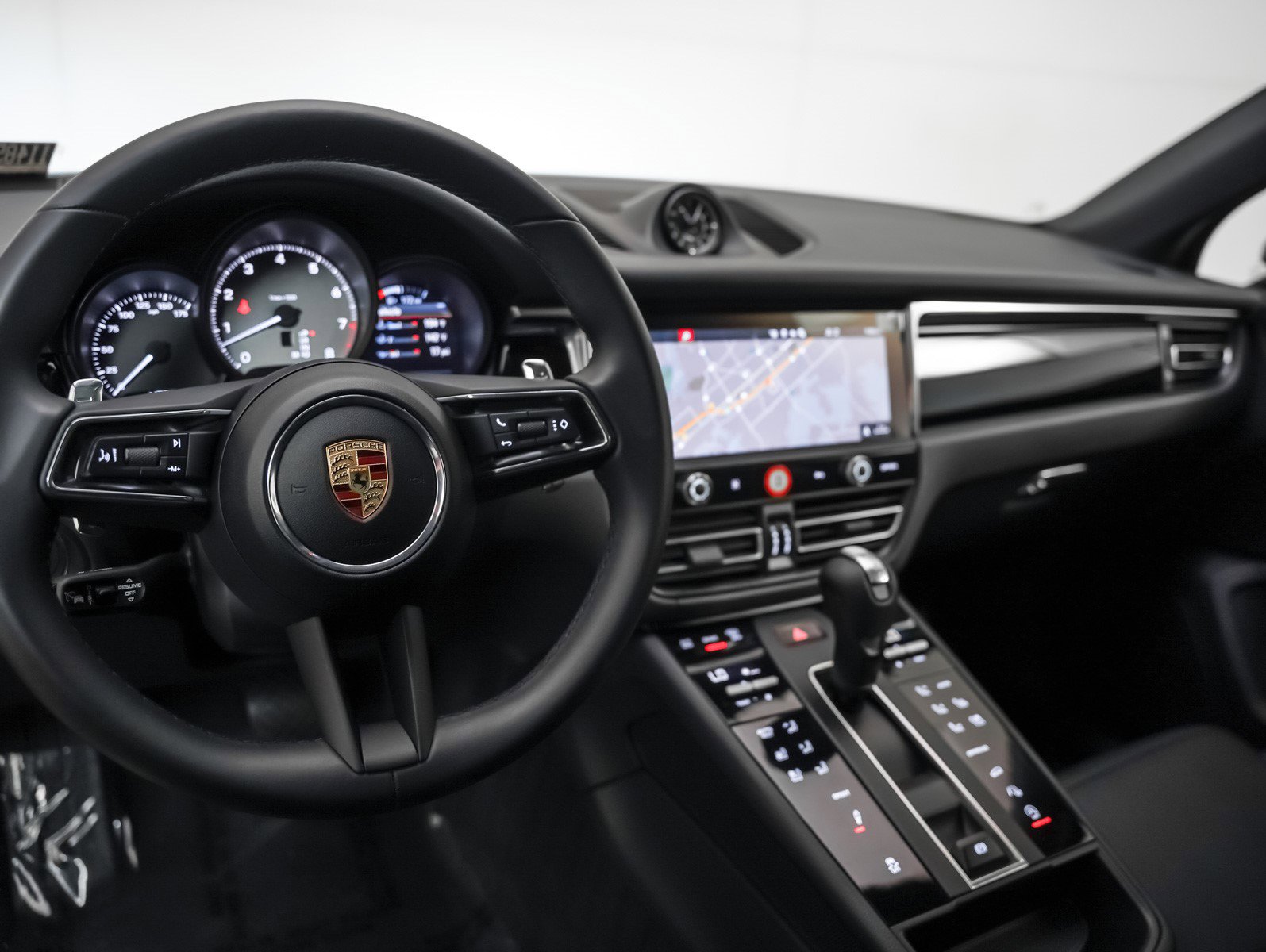 Used 2025 Porsche Macan S image 4