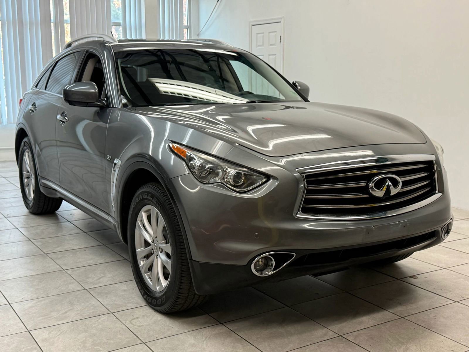 Used 2014 INFINITI QX70 3.7 w/ Premium Package image 1
