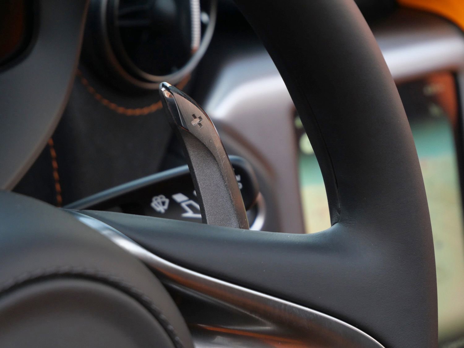 Used 2024 McLaren 750S Spider RWD image 12