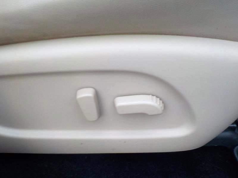 Used 2016 Nissan Pathfinder Platinum w/ Family Entertainment Package image 34