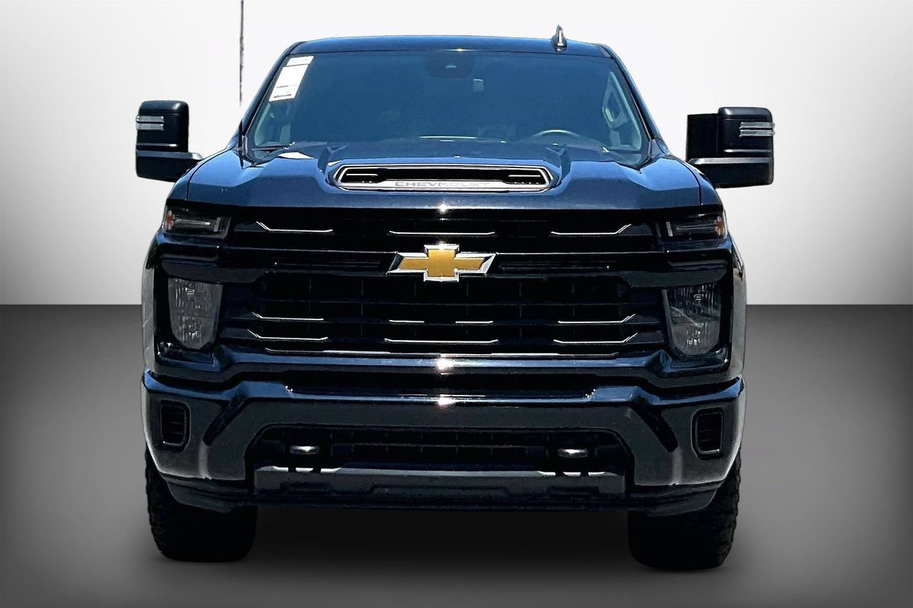 Used 2024 Chevrolet Silverado 2500 Custom w/ Custom Convenience Package AWD/4WD image 3