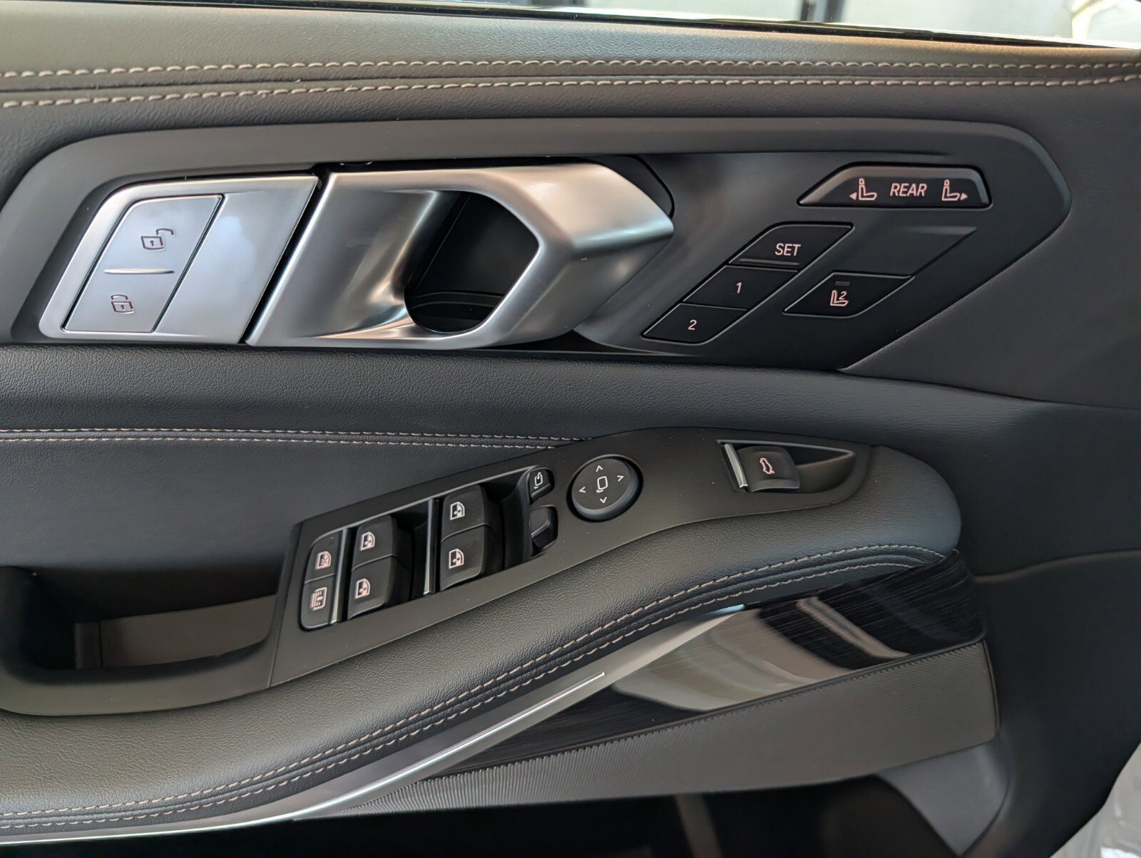 New 2026 BMW X7 xDrive40i w/ M Sport Package image 18