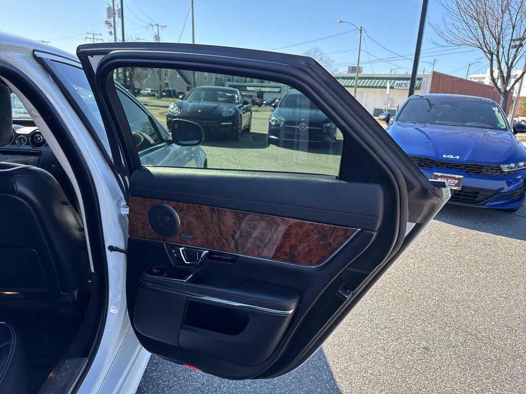 Used 2019 Jaguar XJ R-Sport image 19