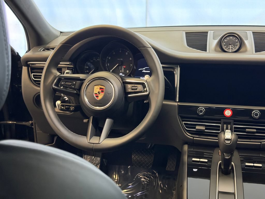 Certified 2026 Porsche Macan AWD/4WD image 20