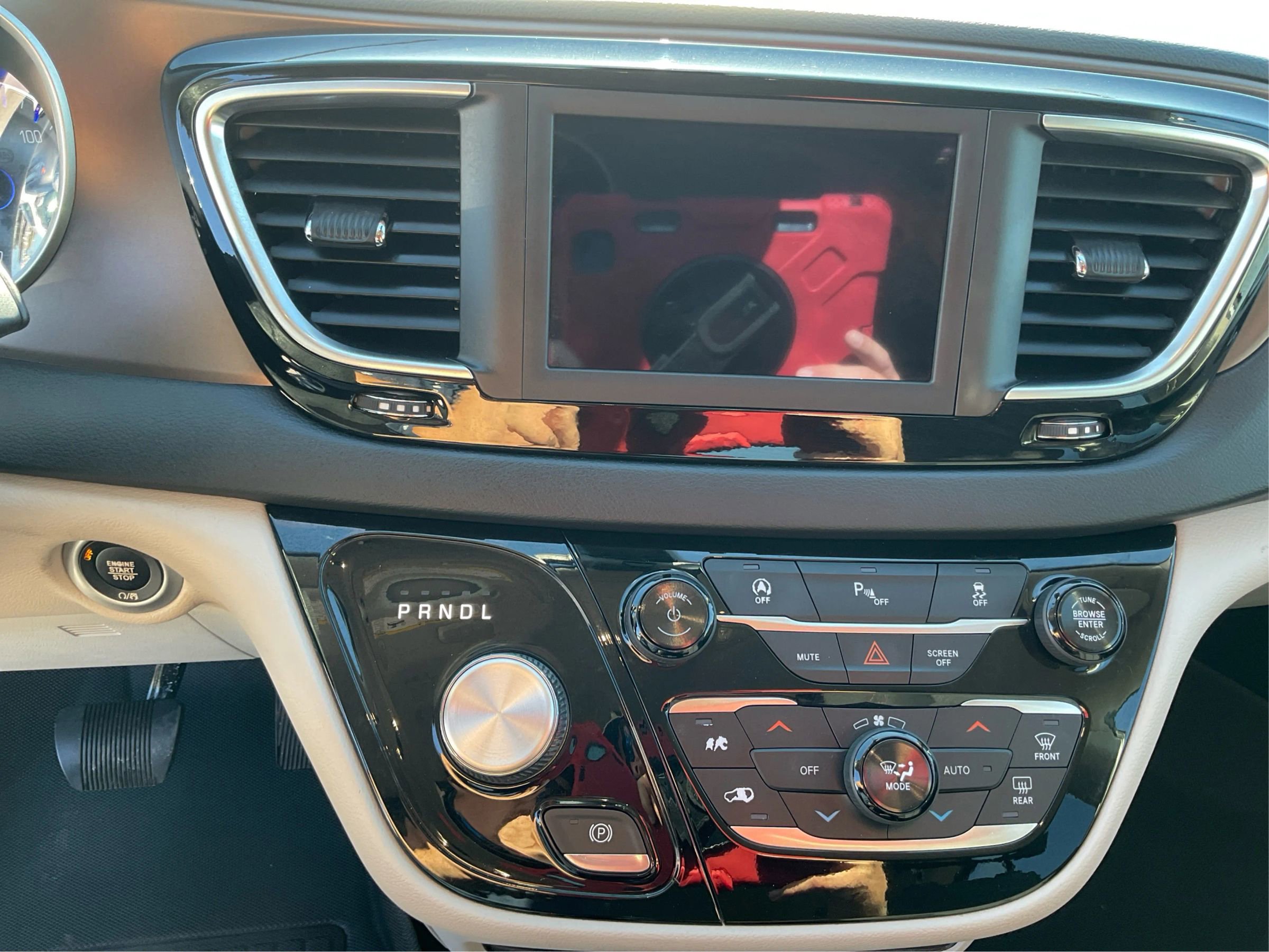 Used 2018 Chrysler Pacifica Touring Plus w/ Tire & Wheel Group image 13