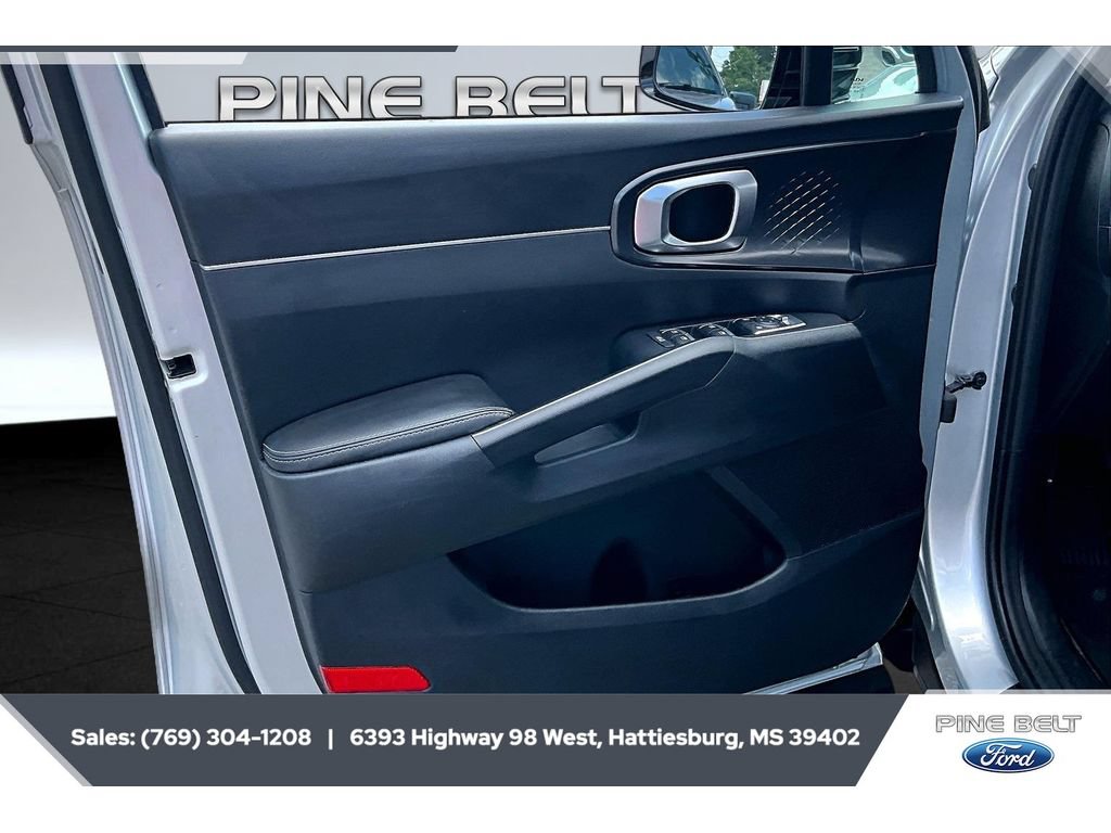 Used 2022 Kia Sorento S w/ Panoramic Sunroof Package FWD image 17
