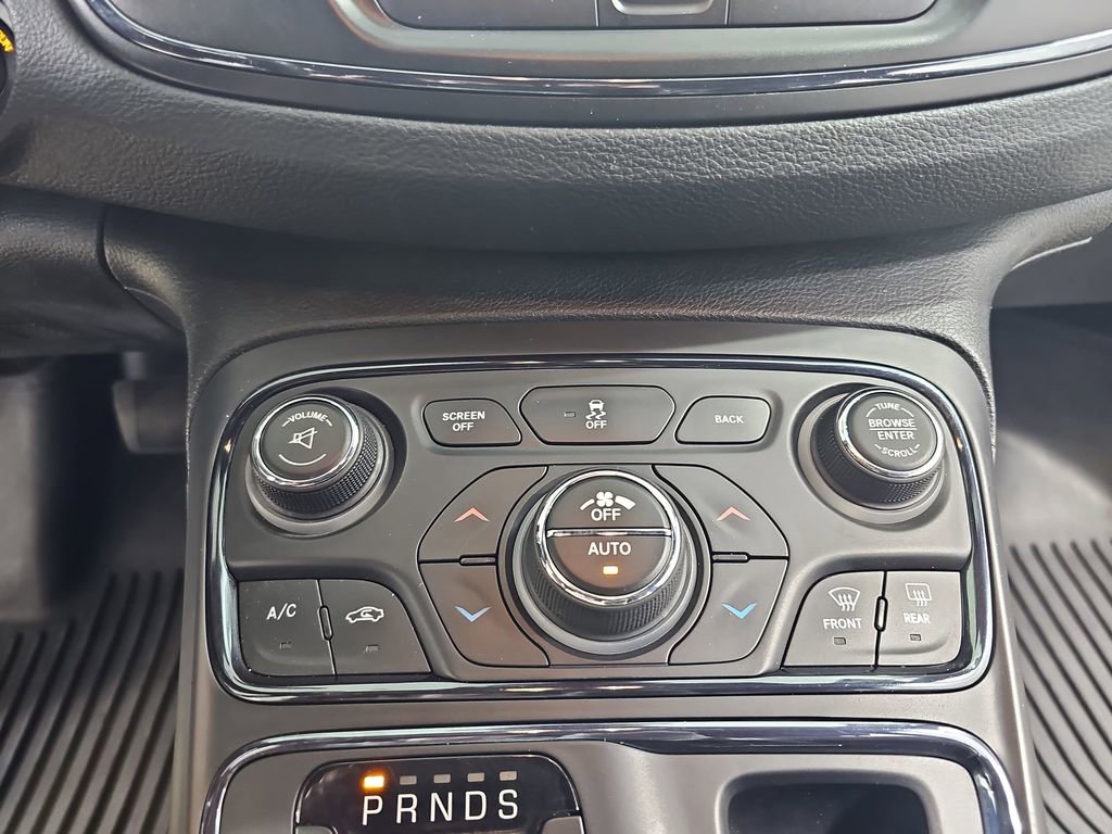 Used 2015 Chrysler 200 S w/ Navigation & Sound Group I image 28