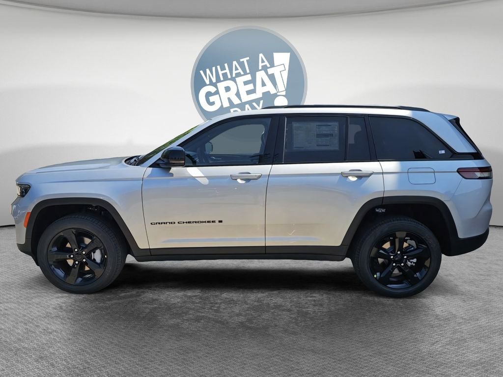 New 2025 Jeep Grand Cherokee Limited w/ Black Appearance Package AWD/4WD image 9