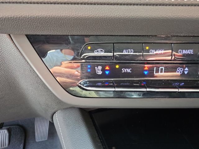 Certified 2021 Buick Envision Avenir w/ Technology Package II FWD image 22