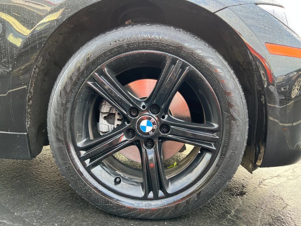 Used 2015 BMW 320i xDrive Sedan AWD/4WD image 4