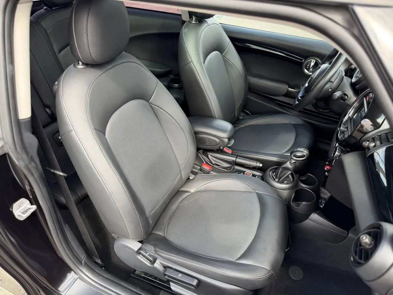 Used 2019 MINI Cooper 2-Door Hardtop image 31