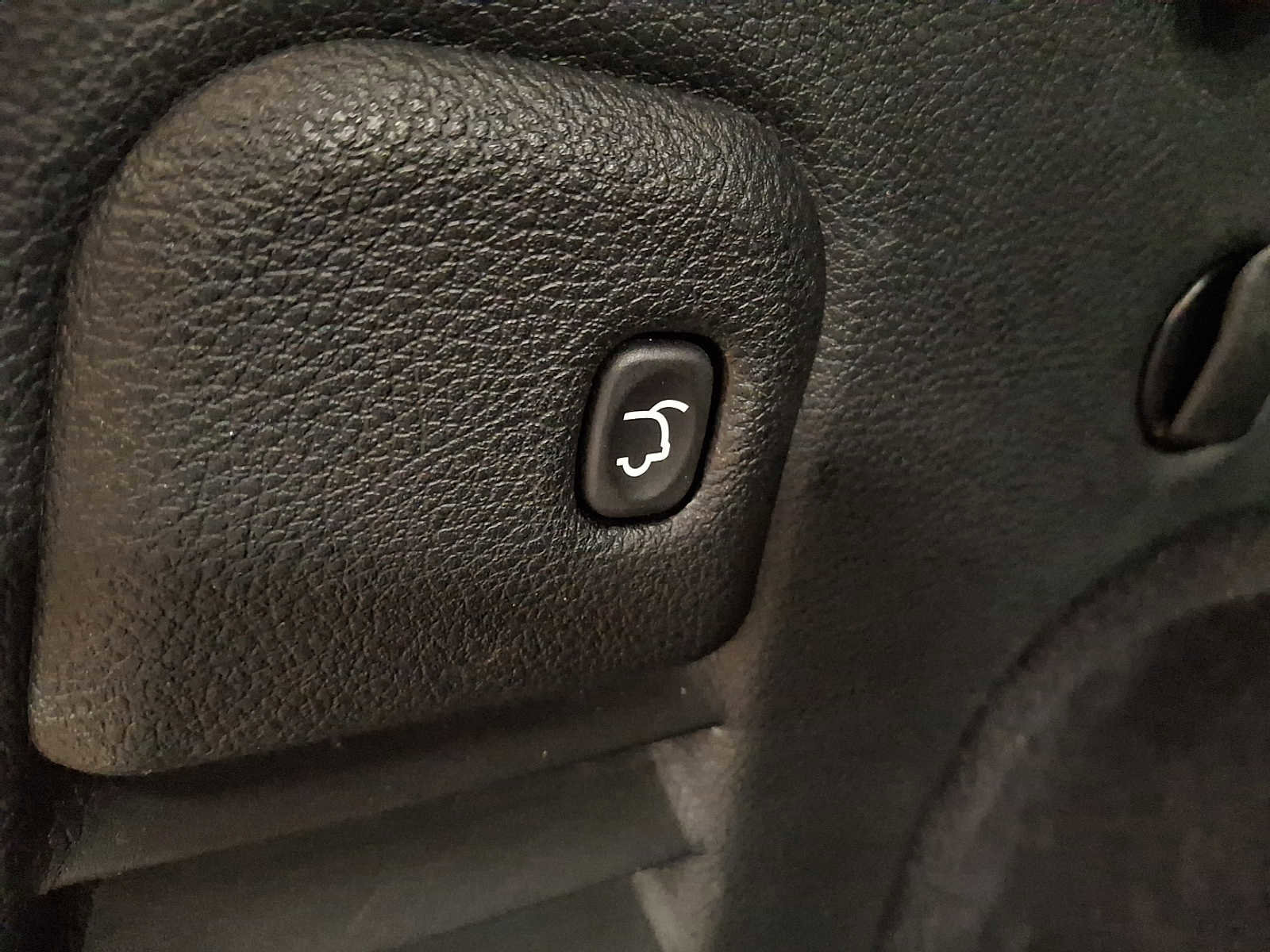 Used 2017 Jeep Grand Cherokee Overland image 28