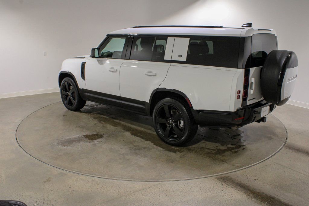 Used 2024 Land Rover Defender 130 X-Dynamic SE image 3