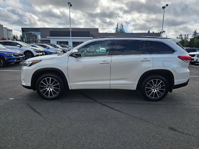 Used 2017 Toyota Highlander SE AWD/4WD image 2