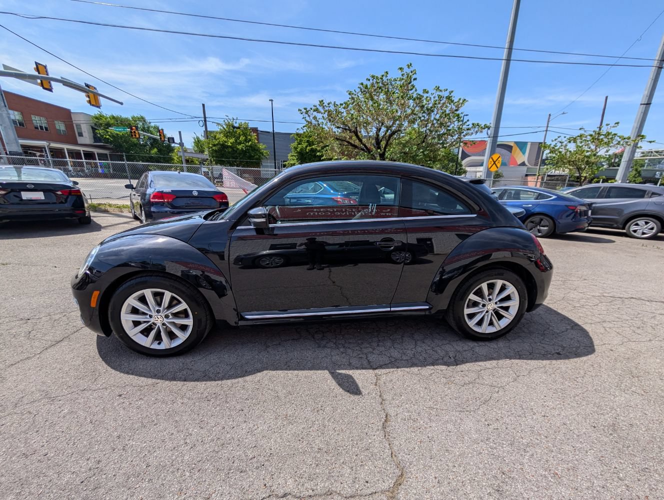 Used 2019 Volkswagen Beetle 2.0T SE FWD image 9