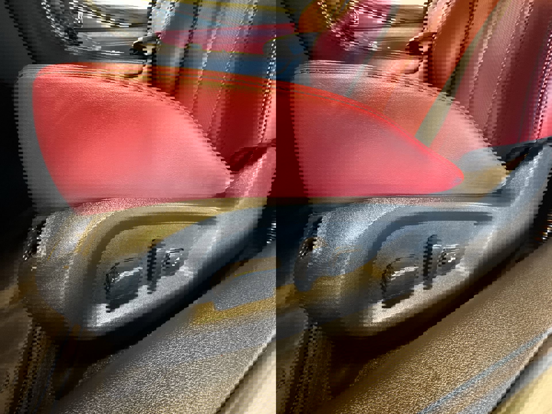 Certified 2022 INFINITI Q60 Red Sport 400 w/ Cargo Package image 12