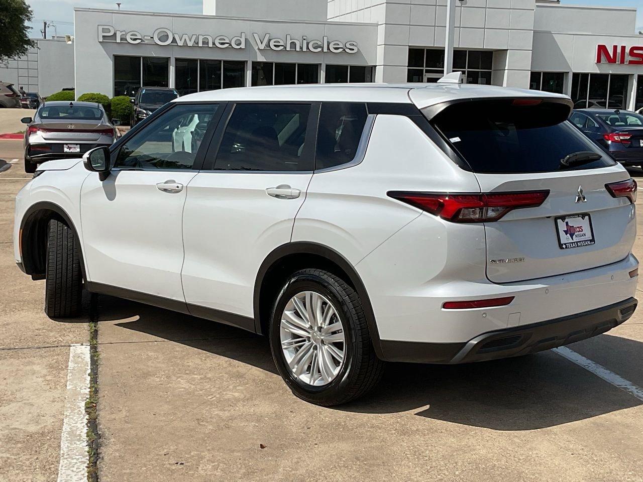 Used 2022 Mitsubishi Outlander ES image 7