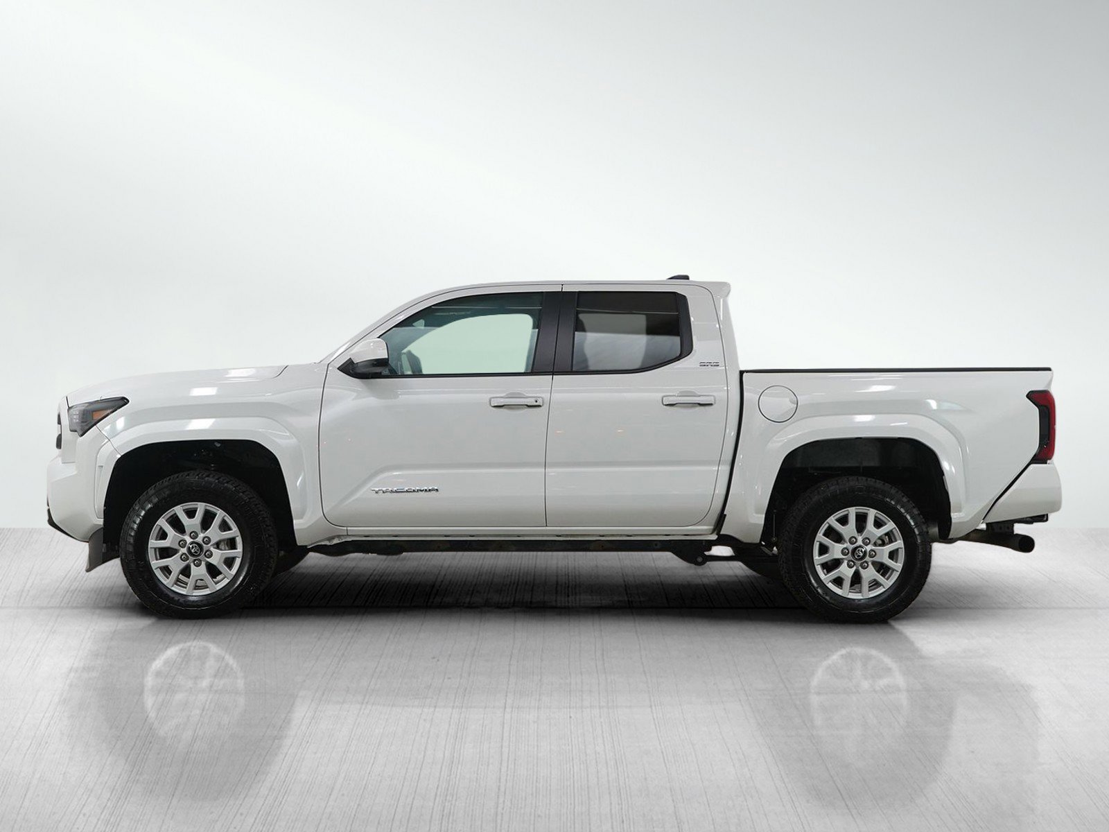 Used 2024 Toyota Tacoma SR5 image 2