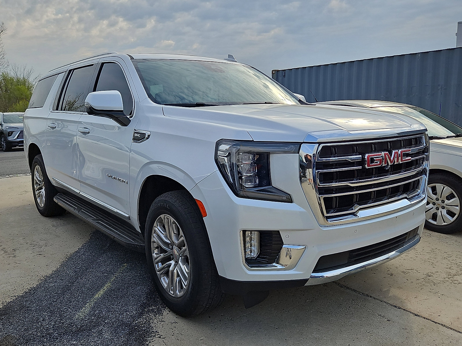 Certified 2023 GMC Yukon XL SLT w/ SLT Premium Package image 1