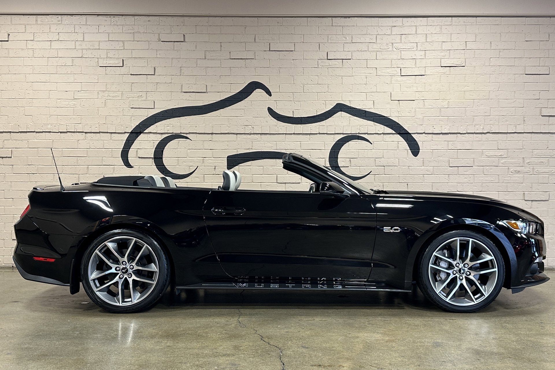 Used 2017 Ford Mustang GT Premium w/ Equipment Group 401A image 5