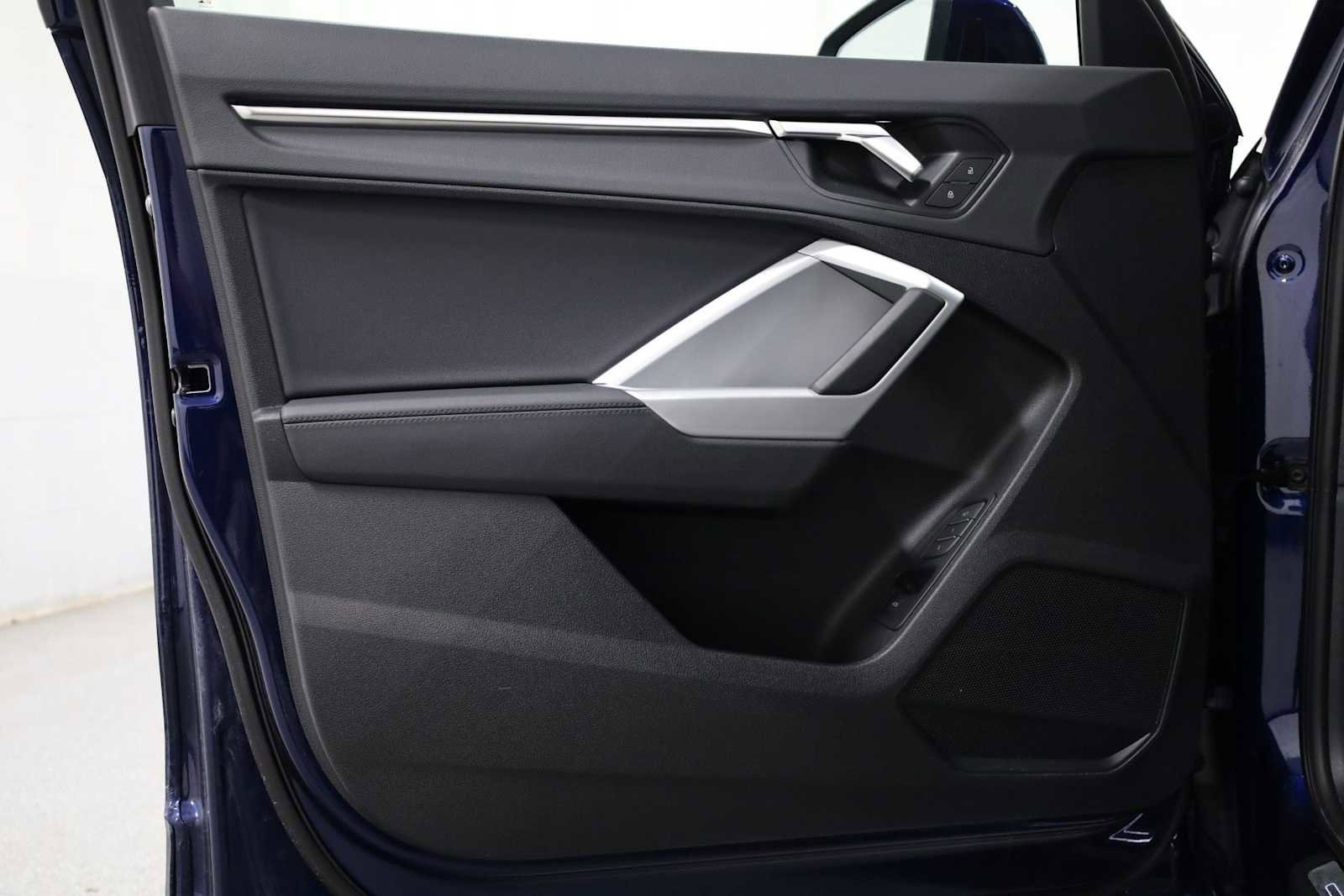 Certified 2025 Audi Q3 2.0T Premium w/ Convenience Package AWD/4WD image 16