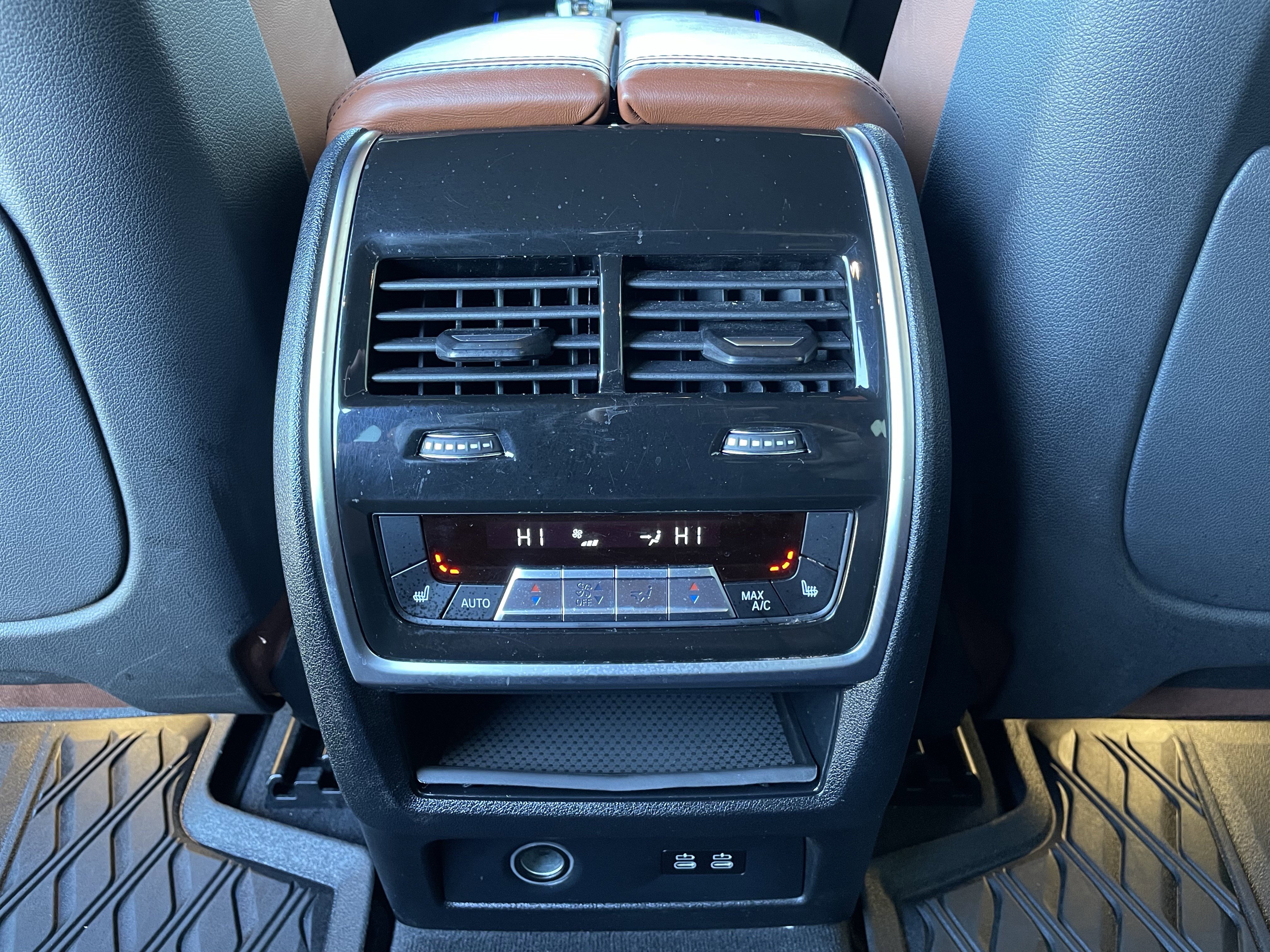 Used 2022 BMW X7 M50i w/ Luxury Seating Package image 26