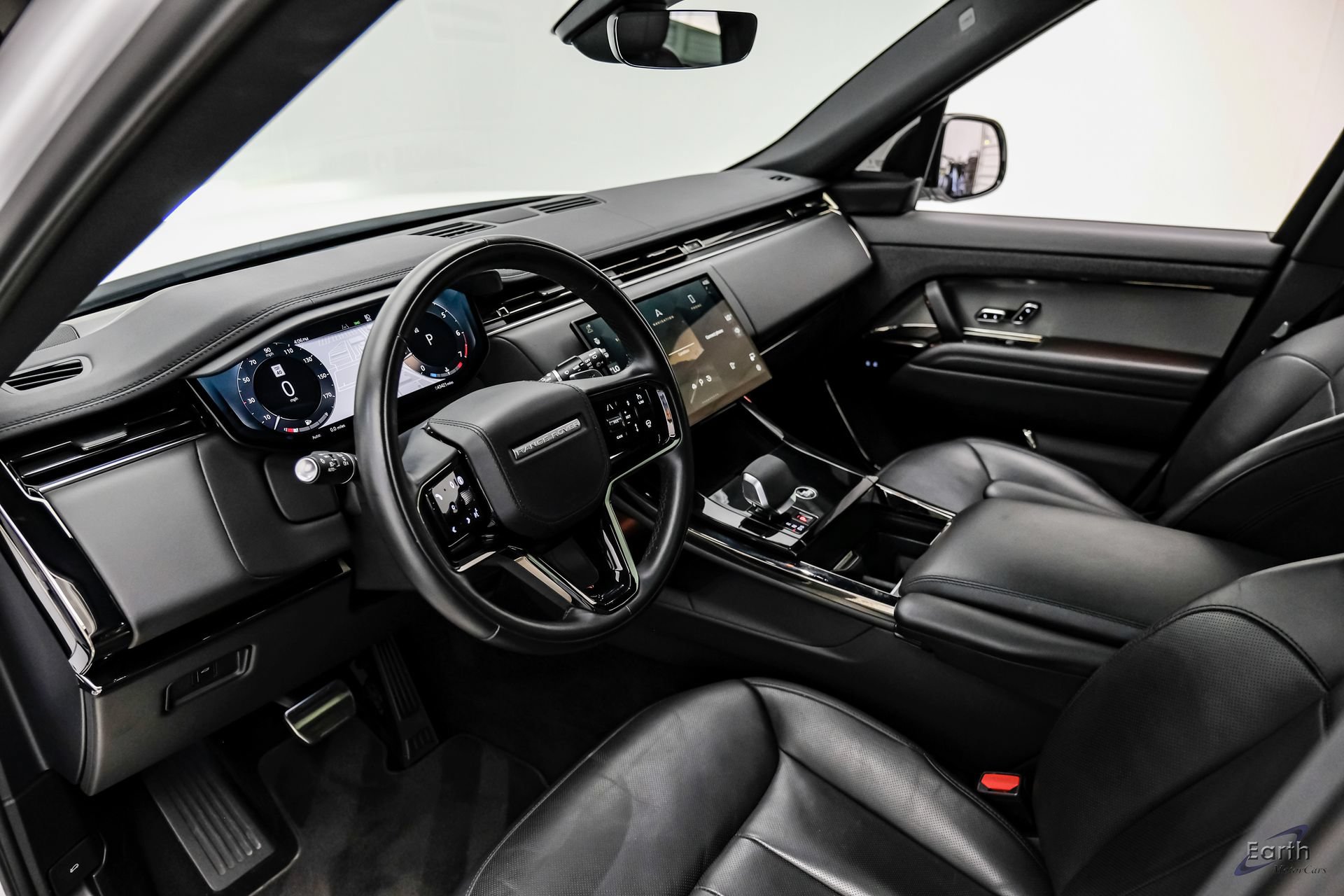 Used 2024 Land Rover Range Rover Sport Dynamic SE AWD/4WD image 2