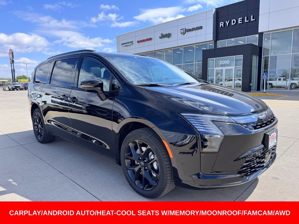 New 2027 Chrysler Pacifica Limited w/ Family Tech Group