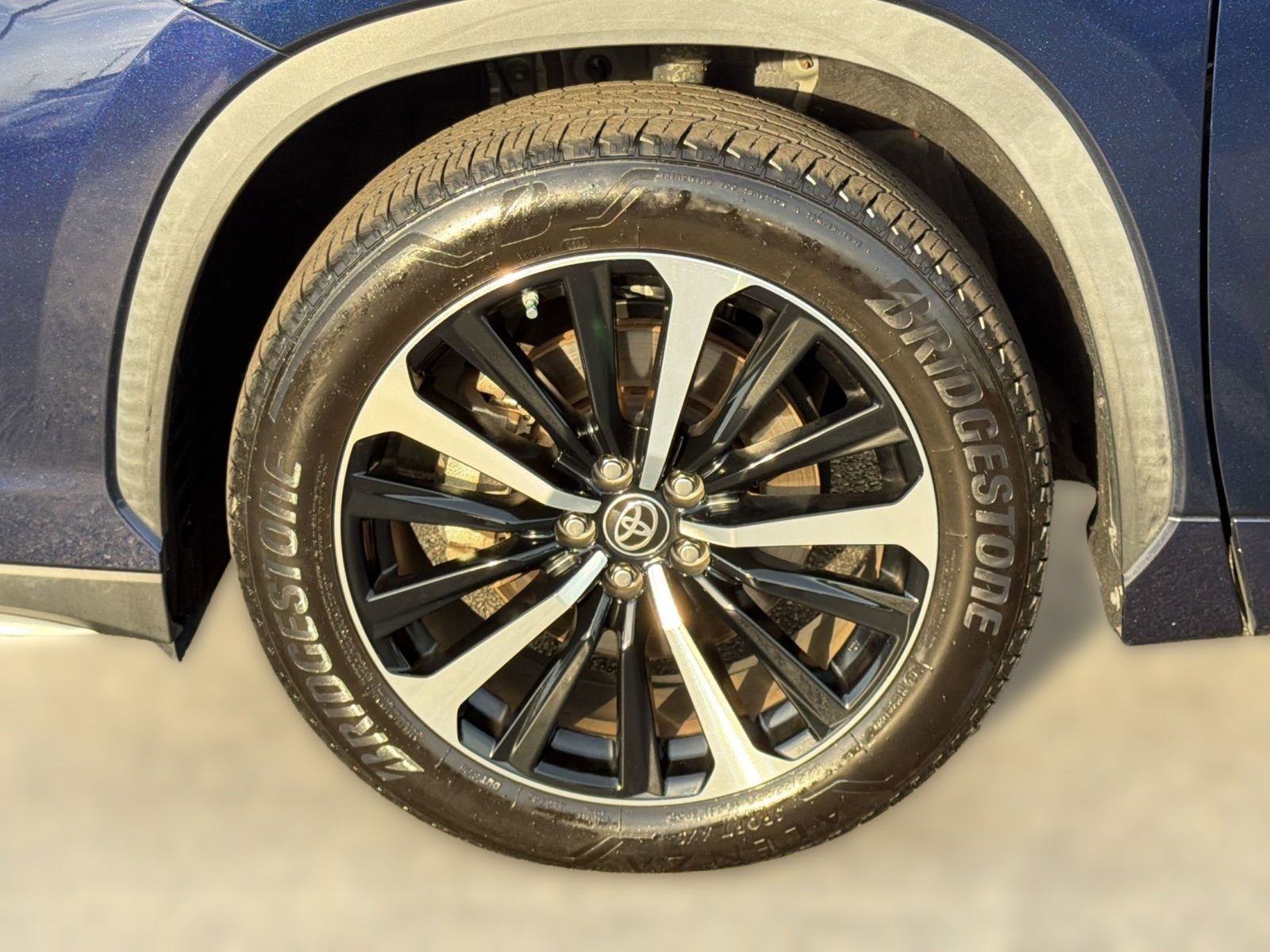 Used 2021 Toyota Highlander XSE FWD image 12