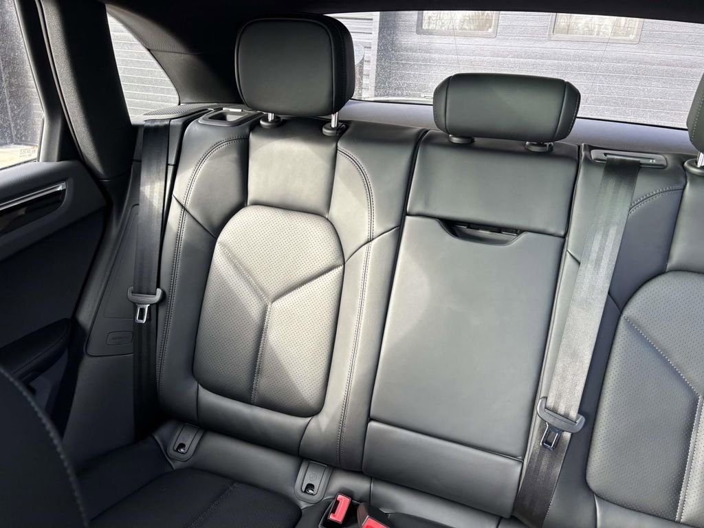 New 2026 Porsche Macan image 38