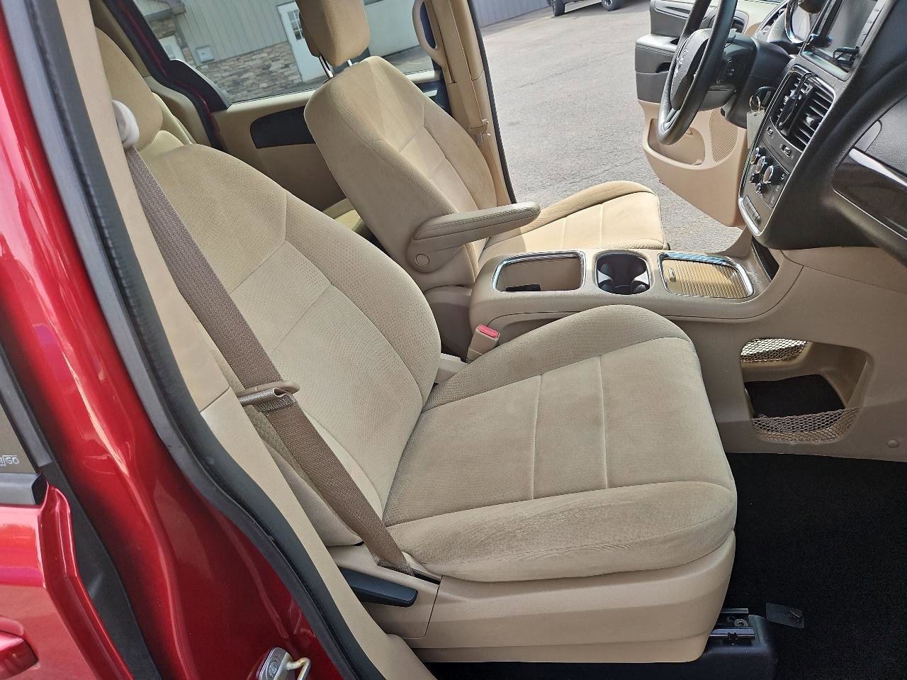 Used 2014 Dodge Grand Caravan SXT image 15