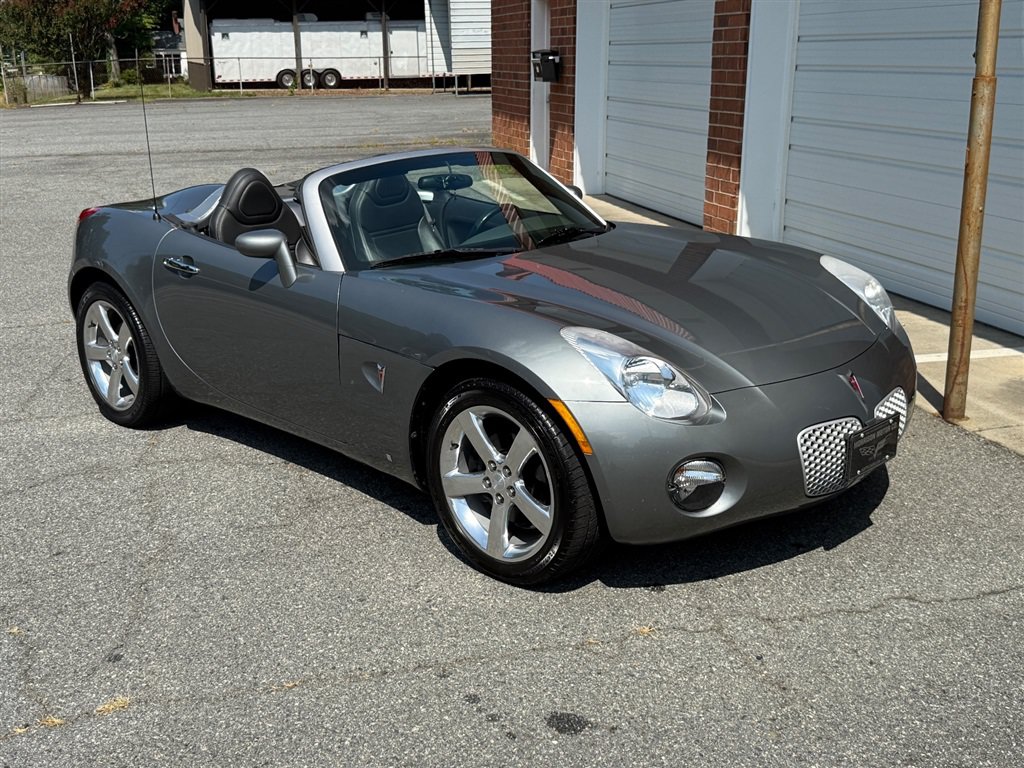 Used 2007 Pontiac Solstice Convertible w/ Premium Package RWD image 21
