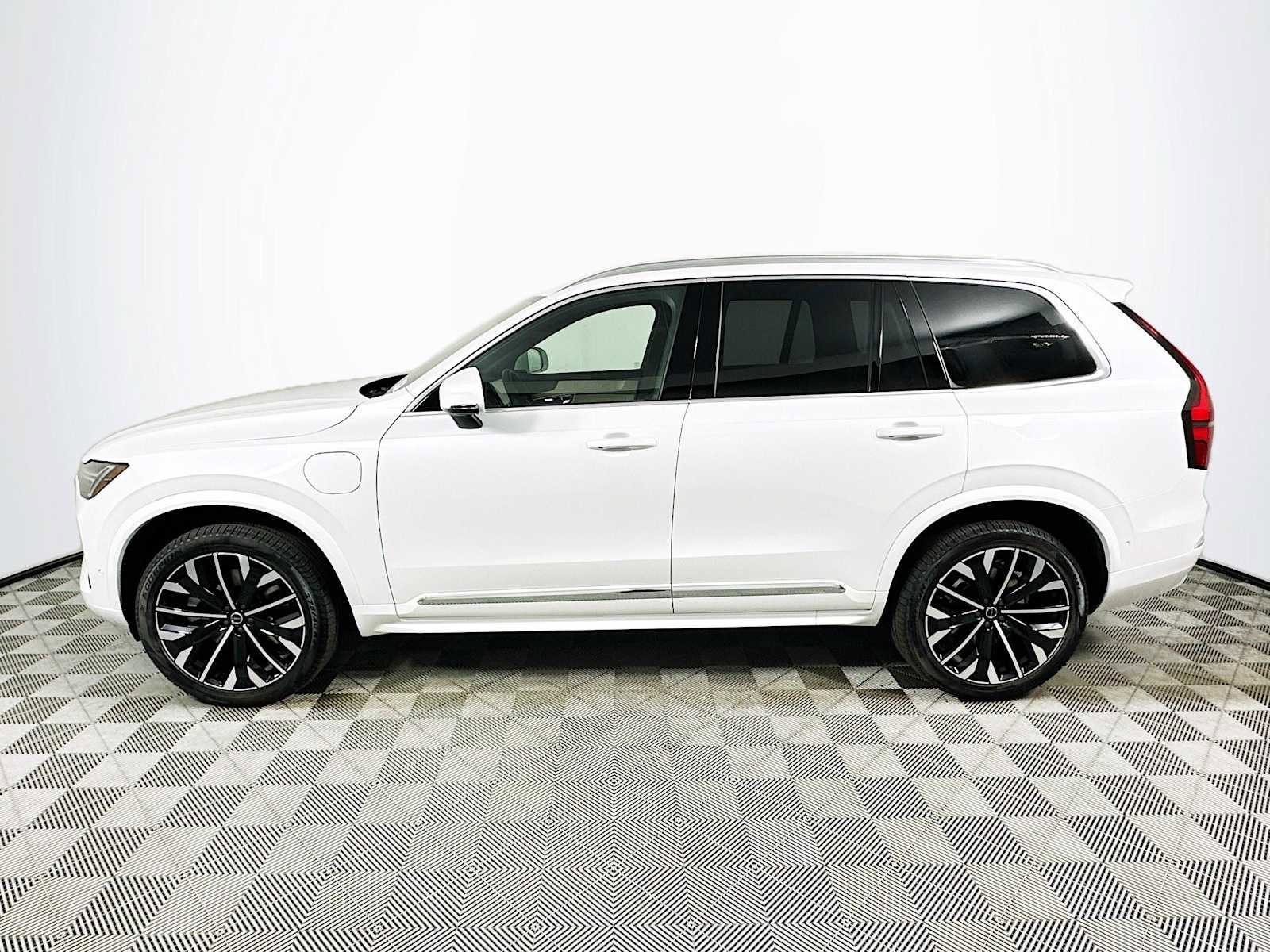 New 2026 Volvo XC90 T8 Plus image 4