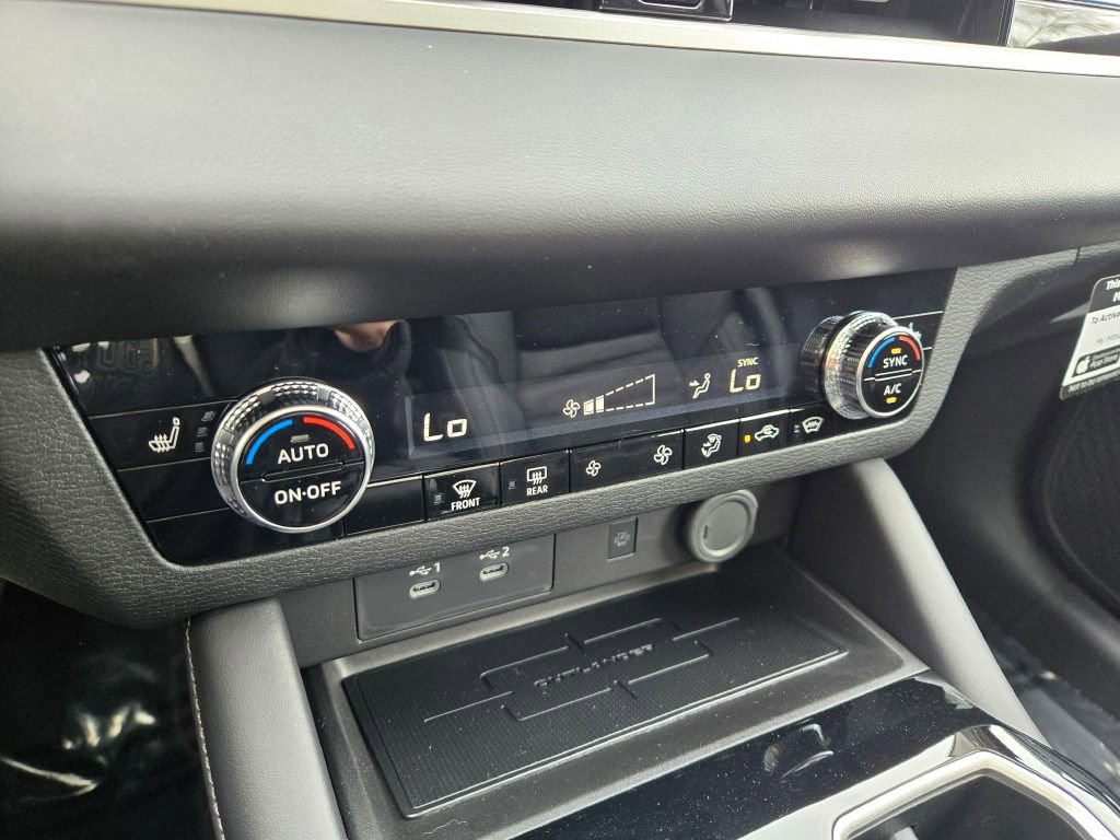 New 2025 Mitsubishi Outlander SE image 24