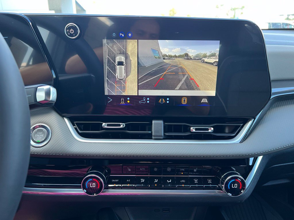New 2027 Chevrolet Equinox LT w/ Convenience Package II FWD image 16