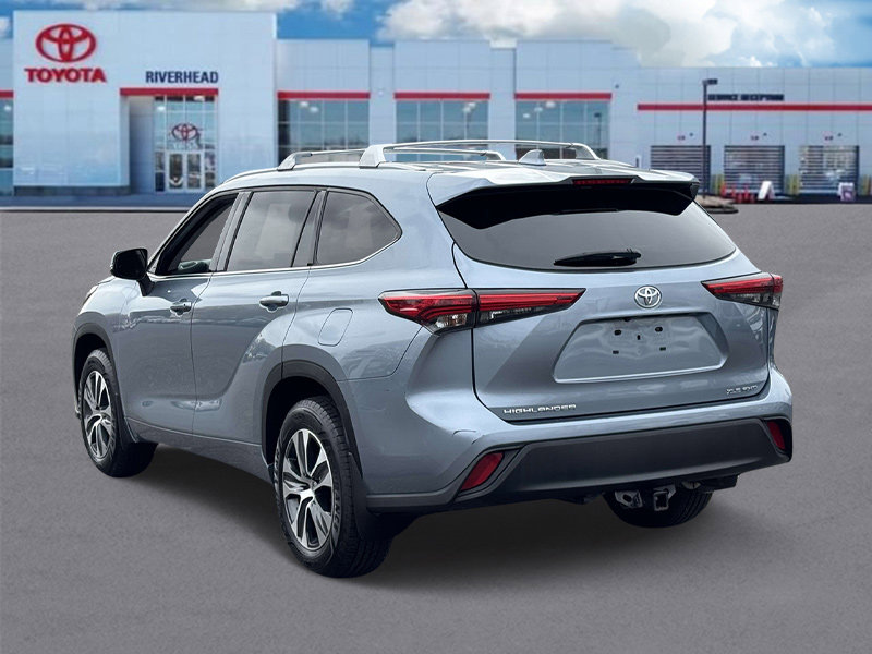 Used 2022 Toyota Highlander XLE image 4