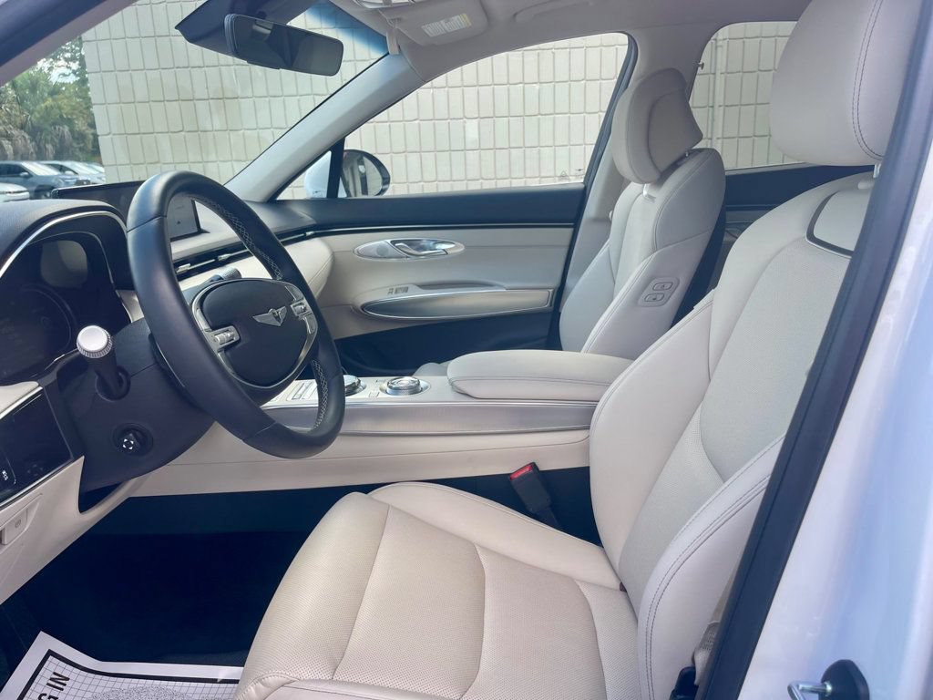 Used 2025 Genesis GV70 2.5T w/ Select Package AWD/4WD image 10