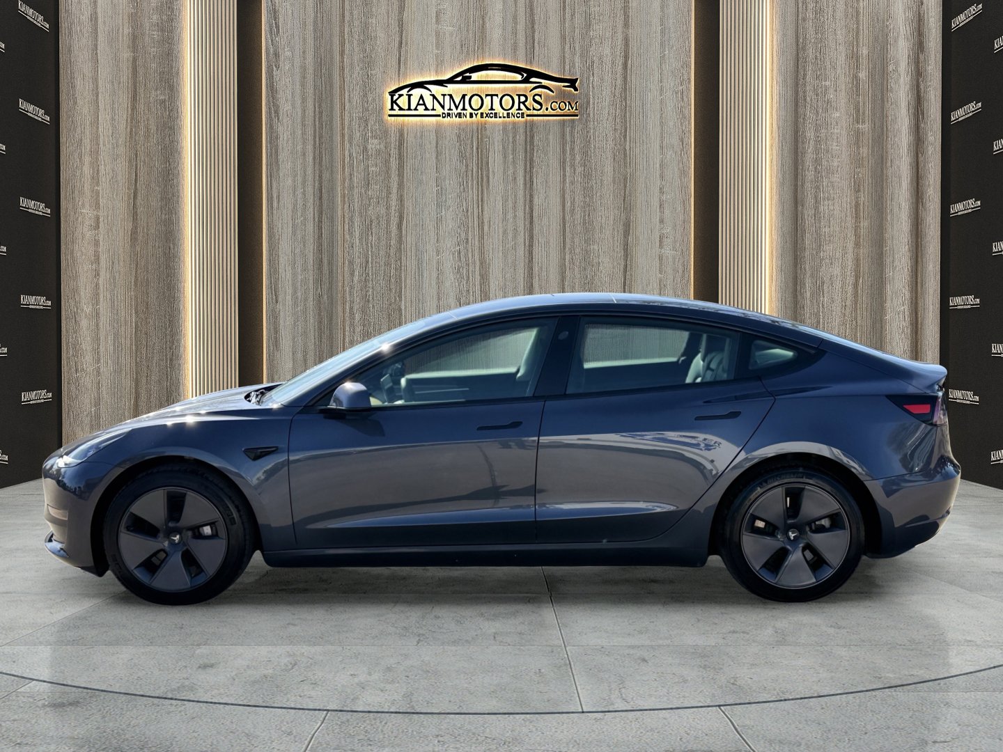 Used 2023 Tesla Model 3 Standard Range image 5