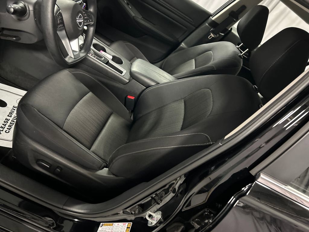 Used 2025 Nissan Altima 2.5 SV FWD image 10