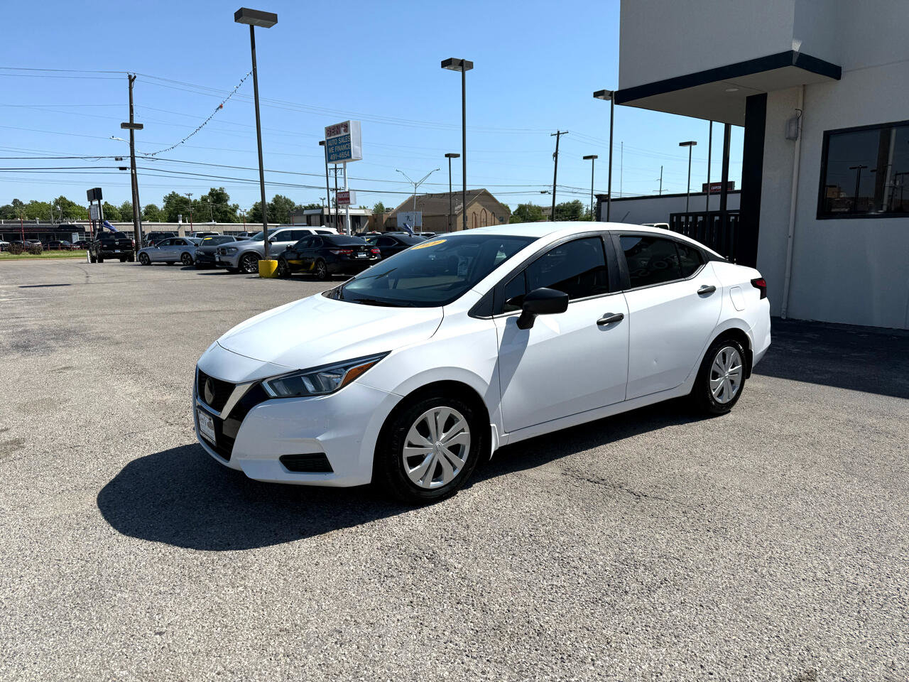 Used 2020 Nissan Versa S image 2