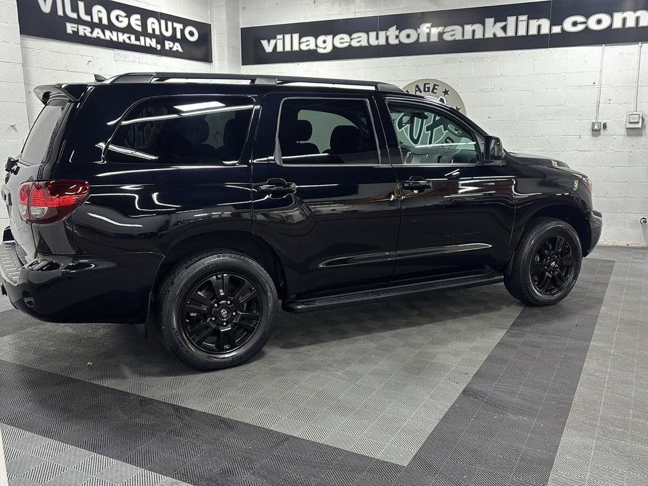 Used 2019 Toyota Sequoia TRD Sport w/ TRD Sport Premium Package AWD/4WD image 4