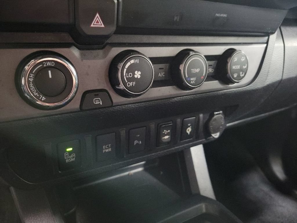 Used 2019 Toyota Tacoma TRD Off-Road w/ Technology Package AWD/4WD image 16