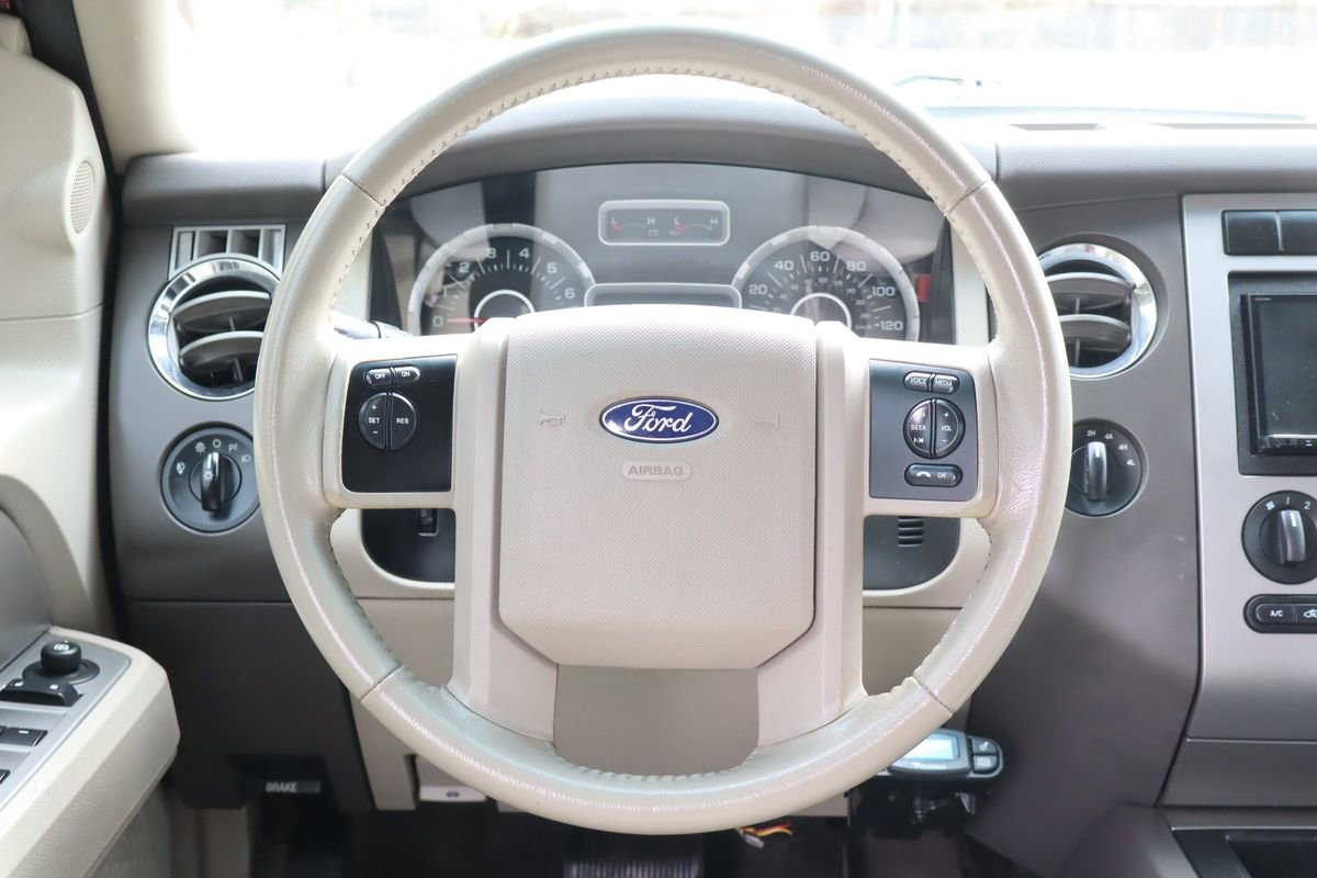 Used 2010 Ford Expedition XLT image 18