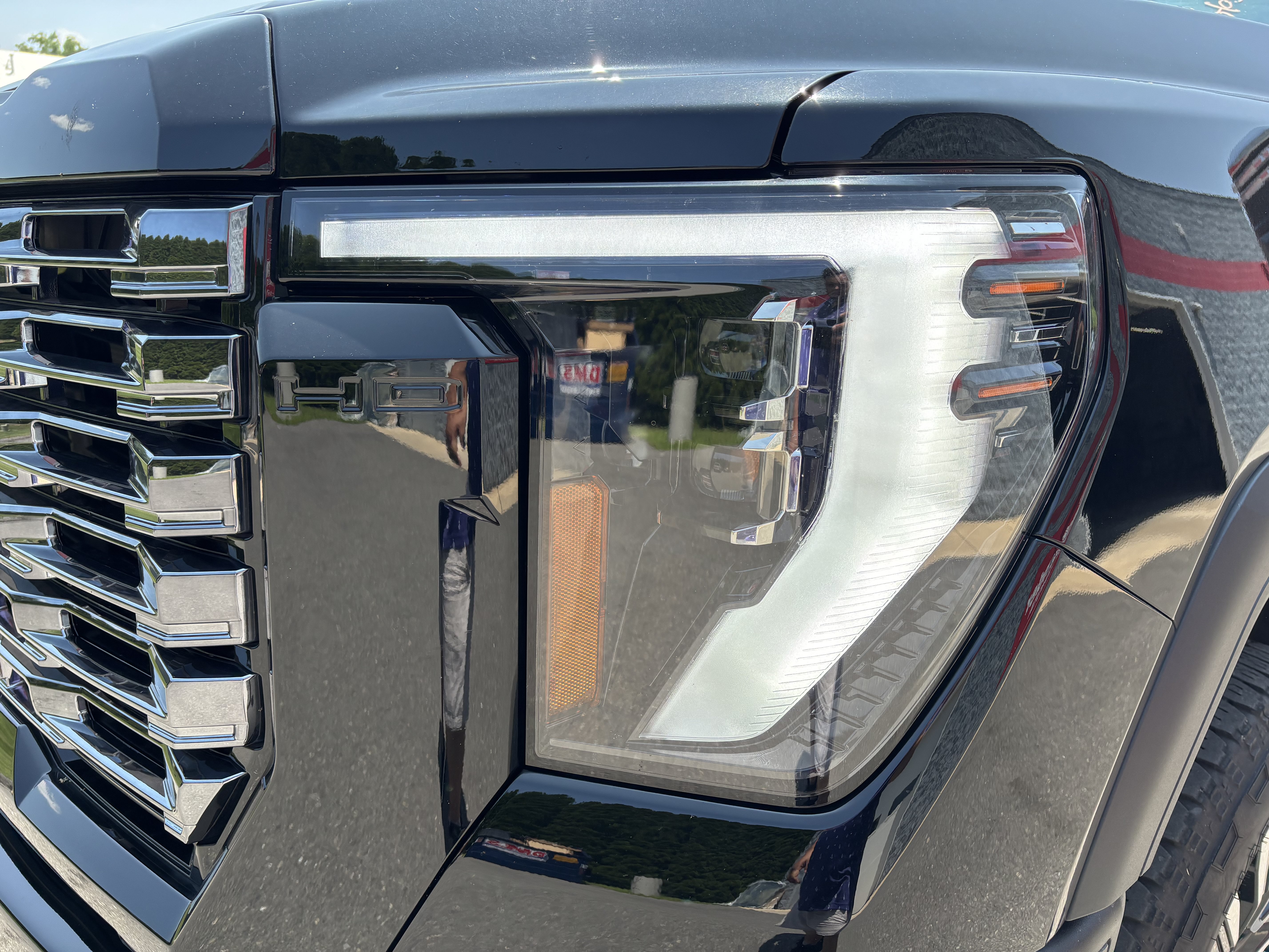Used 2025 GMC Sierra 3500 Denali Ultimate w/ LPO, GMC Protection Package AWD/4WD image 9