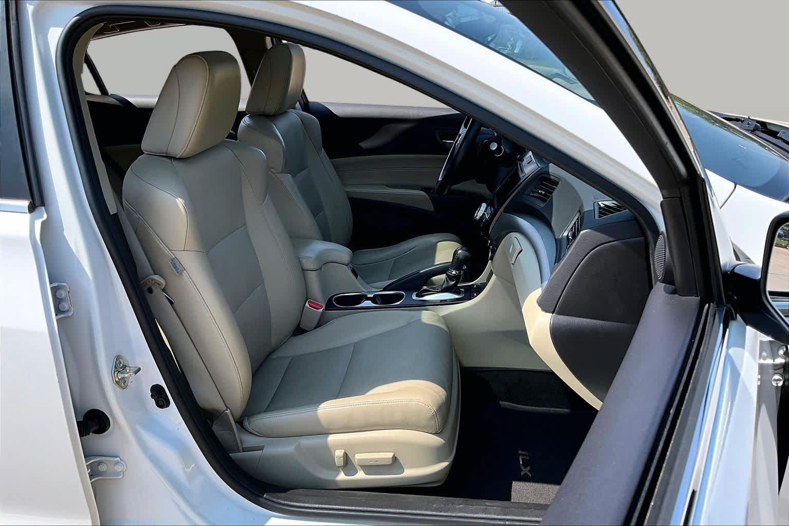 Used 2017 Acura ILX FWD image 9
